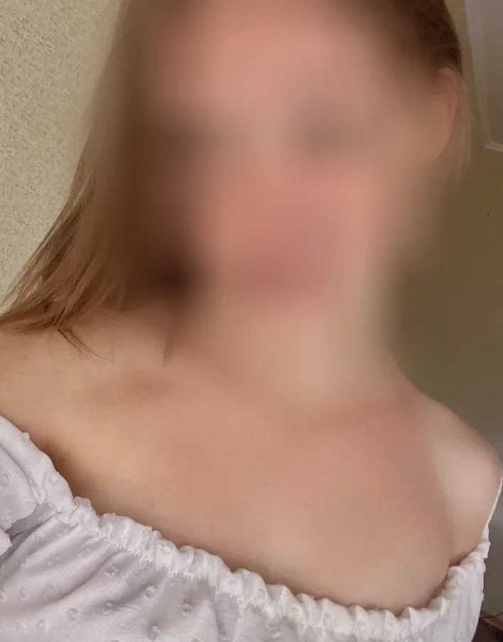 Ella, 34